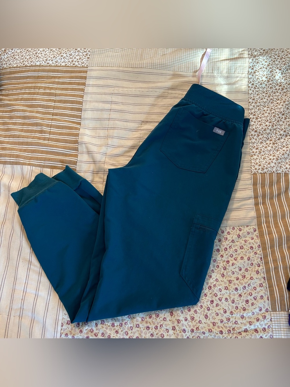 Women’s teal figs Zamora joggers size small